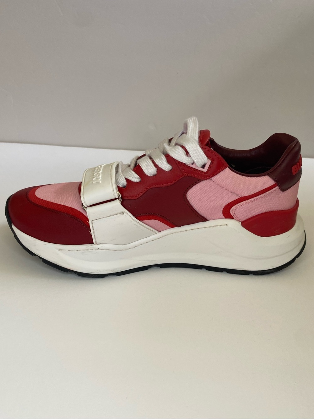 BURBERRY Red and Pink Lace-Up Strap Sneakers - Picture 4 of 15